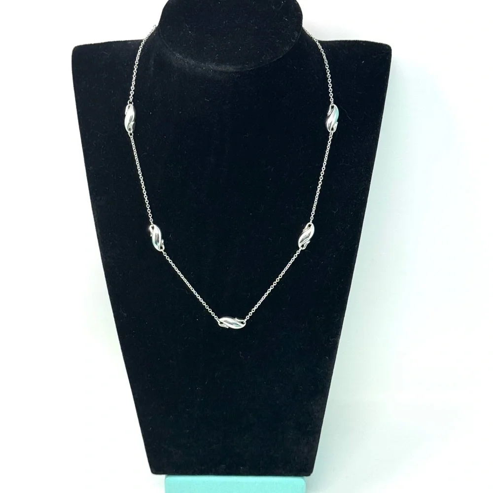 Authentic Tiffany & CO. Elsa Peretti Seahorse Pendant Necklace.